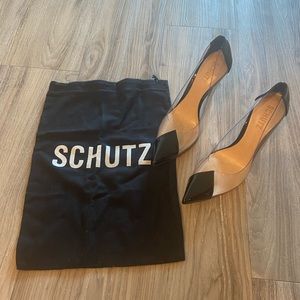 Schutz Cendi Pump - almost brand new! Comes with duster bag.